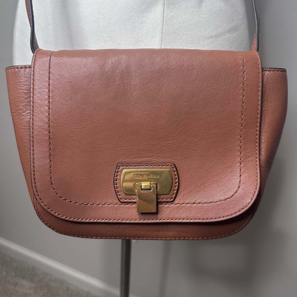Cole Haan 100% Brown Leather Crossbody Bag Gold Hardware Flap Closure Vintage - Picture 2 of 9